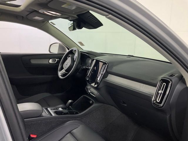 Certified 2025 Volvo XC40 B5 Core AWD/4WD image 25
