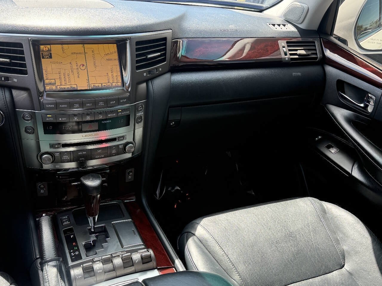 Used 2011 Lexus LX 570 4WD w/ Luxury Pkg w/Pre-crash image 7