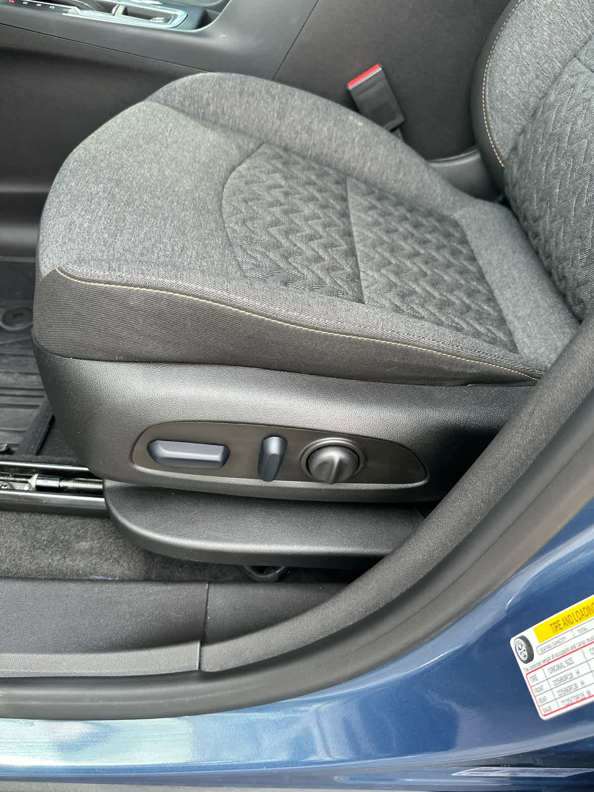 Used 2024 Chevrolet Equinox LT w/ LPO, Floor Liner Package FWD image 17