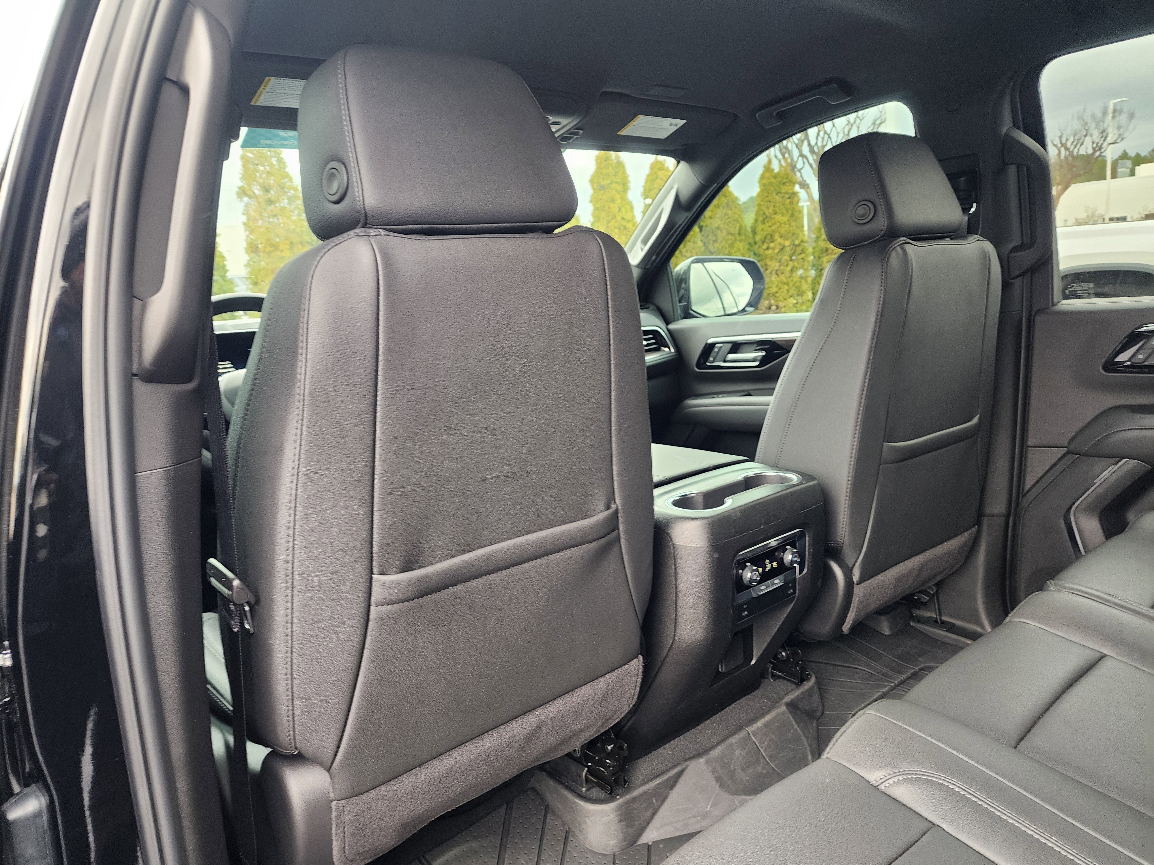 Used 2026 Chevrolet Suburban LT image 15