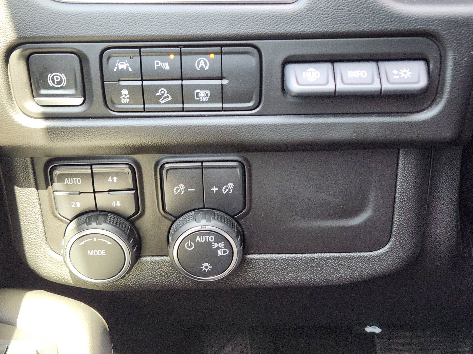 Used 2023 Chevrolet Tahoe Premier AWD/4WD image 21