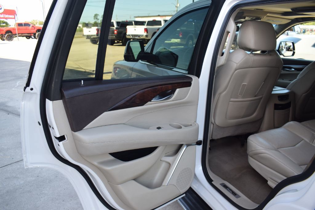 Used 2016 Cadillac Escalade Luxury AWD/4WD image 10