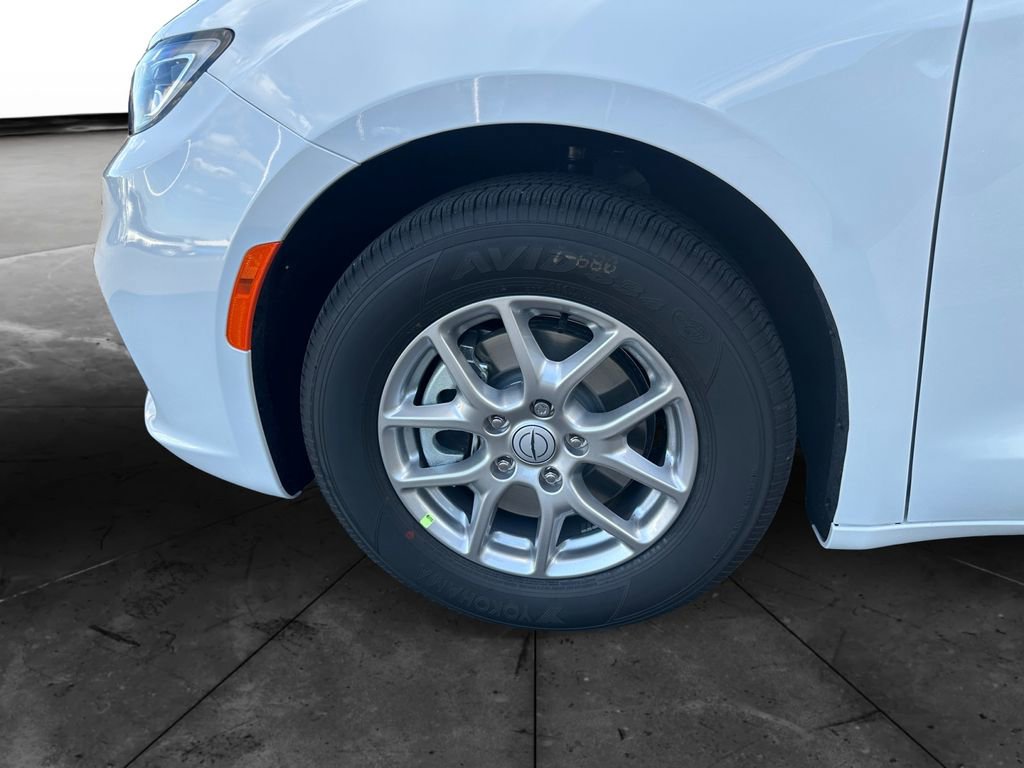 New 2026 Chrysler Pacifica Select image 14