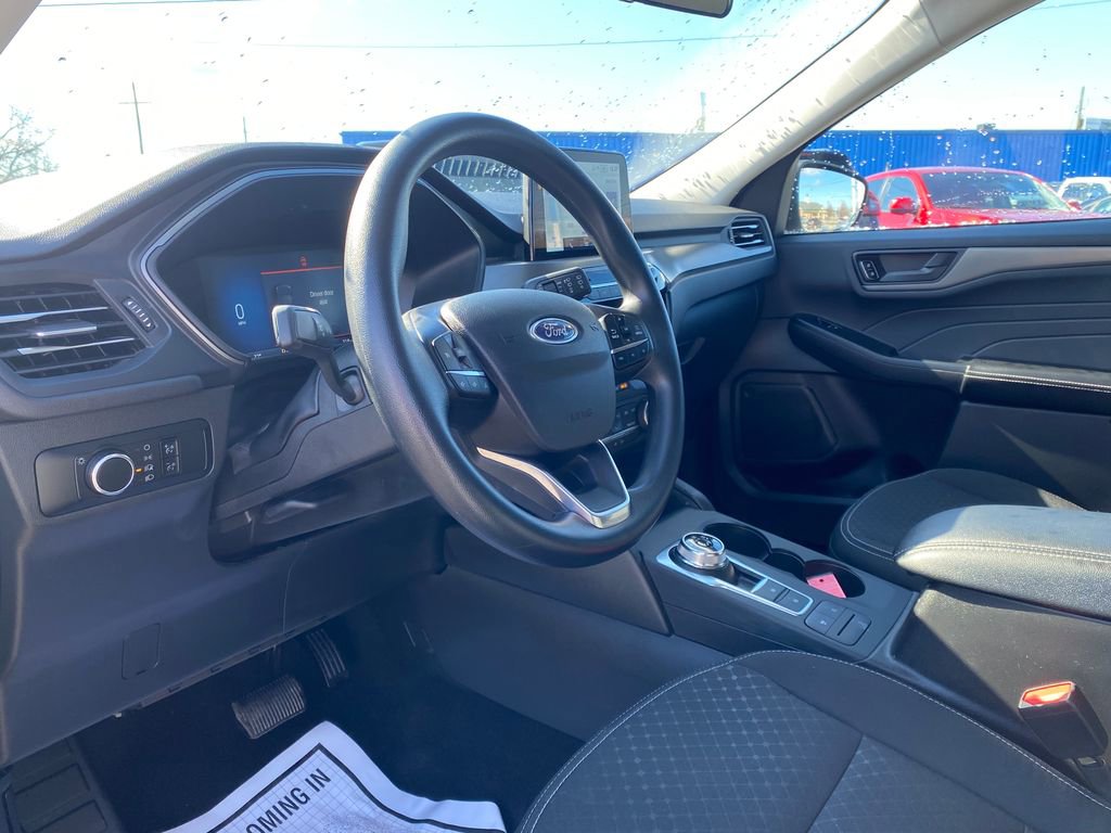 Used 2025 Ford Escape Active AWD/4WD image 9