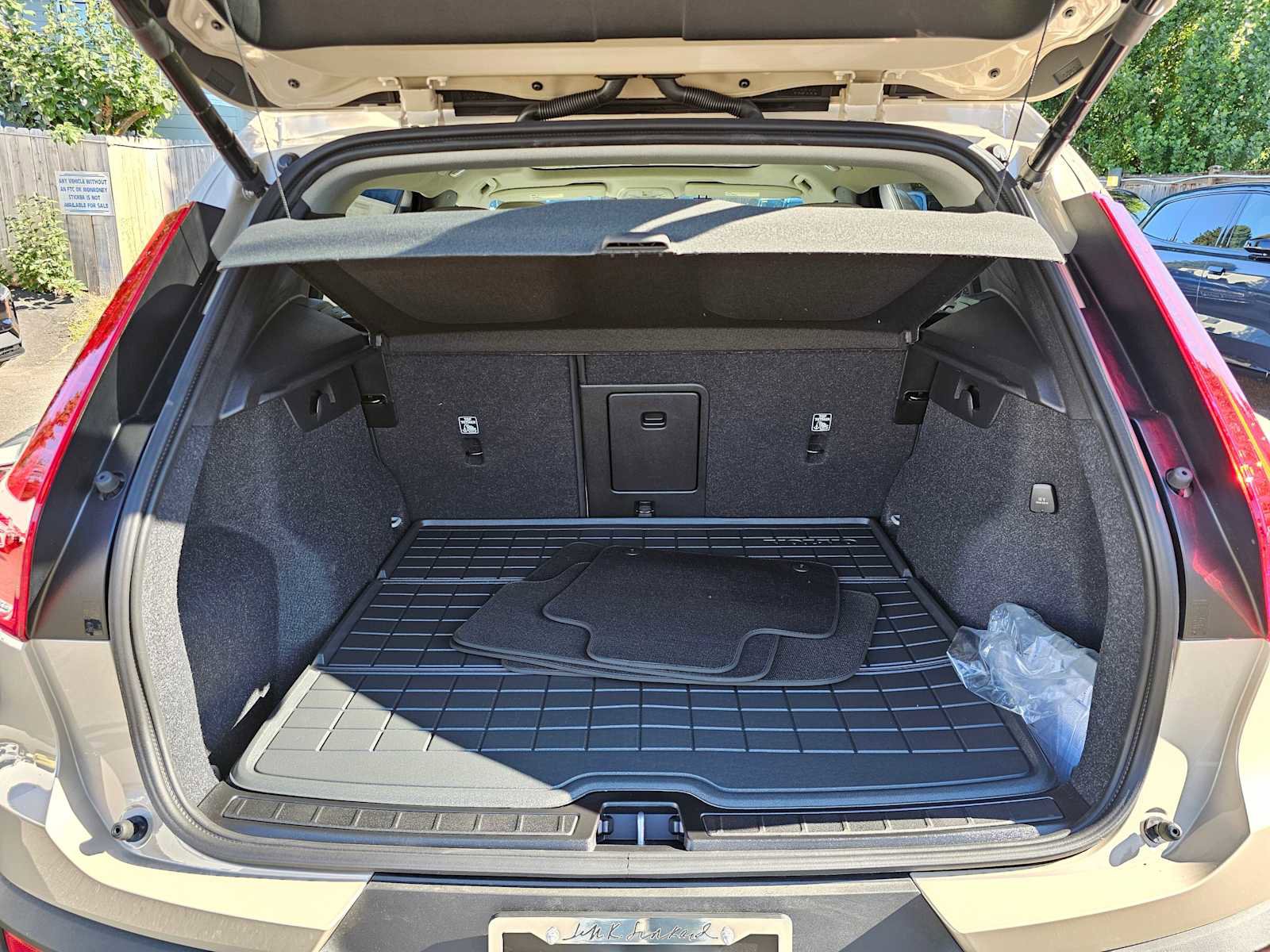 New 2025 Volvo XC40 B5 Plus w/ Climate Package image 16