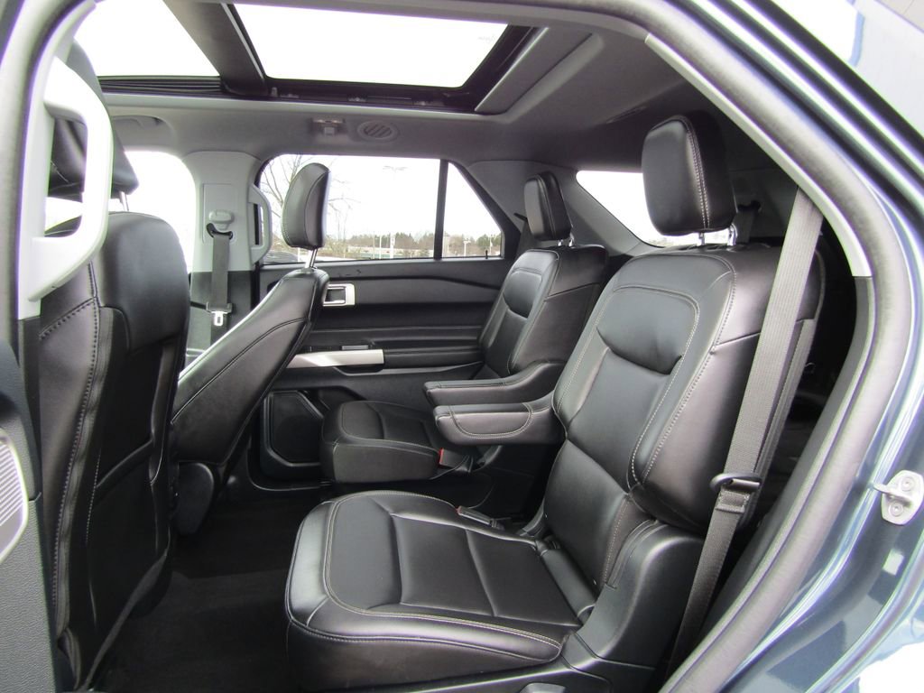 Used 2024 Ford Explorer XLT w/ Equipment Group 202A AWD/4WD image 39