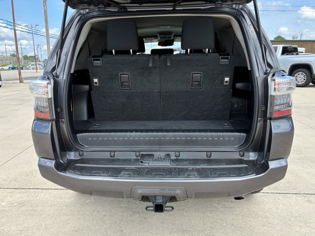 Used 2022 Toyota 4Runner SR5 AWD/4WD image 31