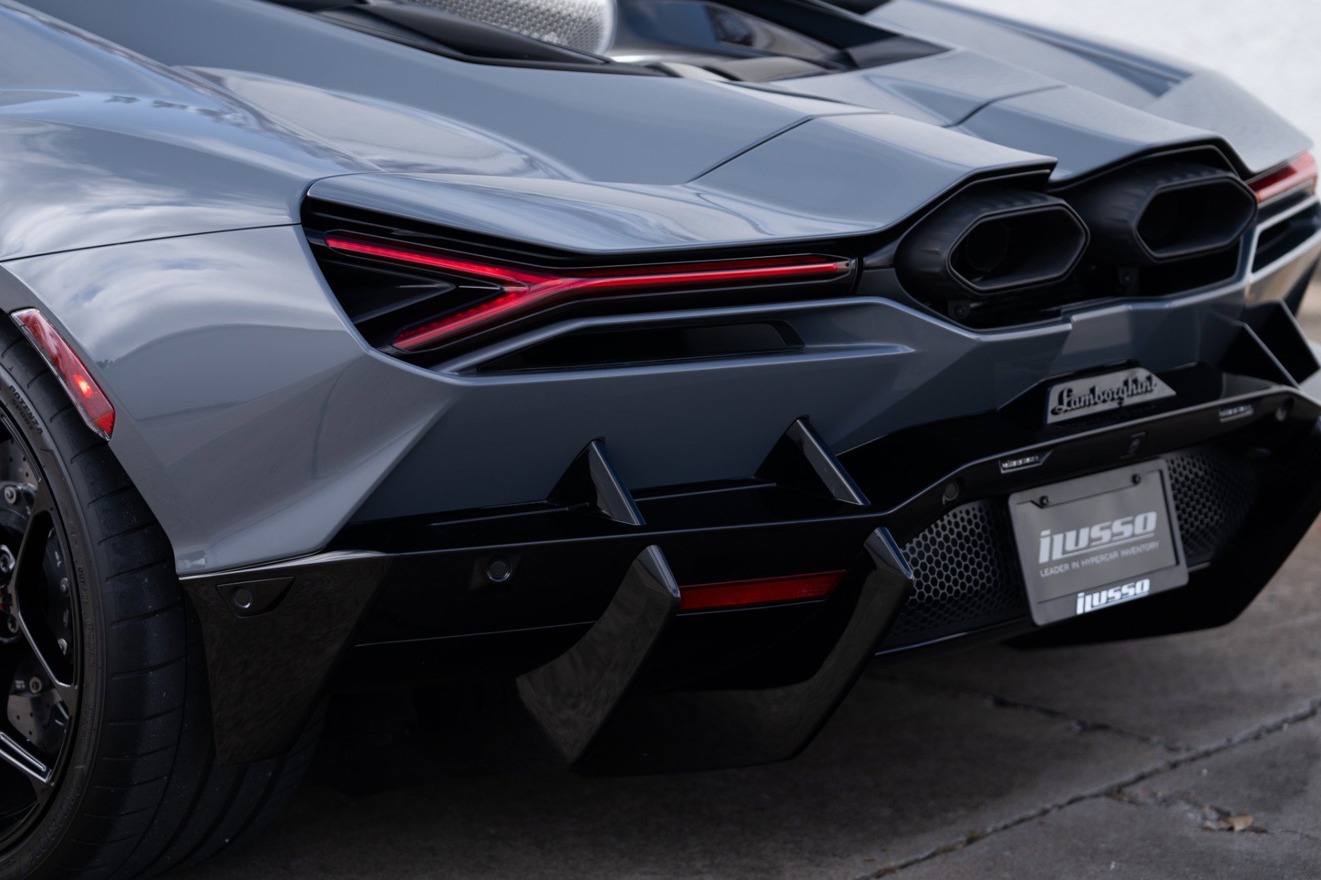 Used 2024 Lamborghini Revuelto image 25