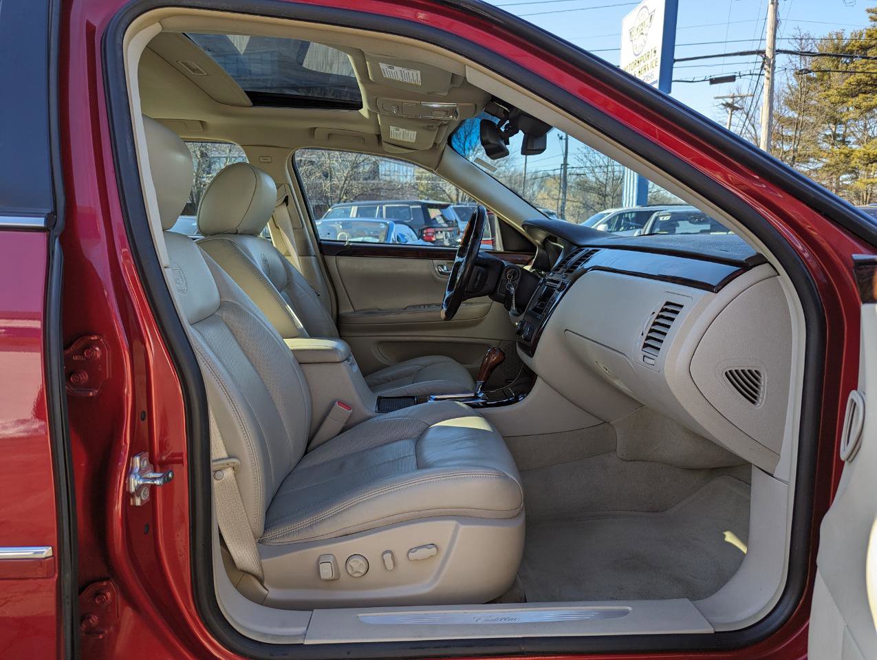 Used 2011 Cadillac DTS Premium w/ Driver Awareness Package FWD image 31