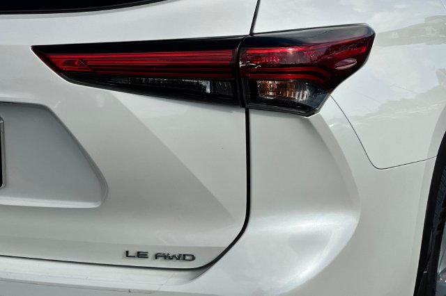 Used 2020 Toyota Highlander LE AWD/4WD image 32