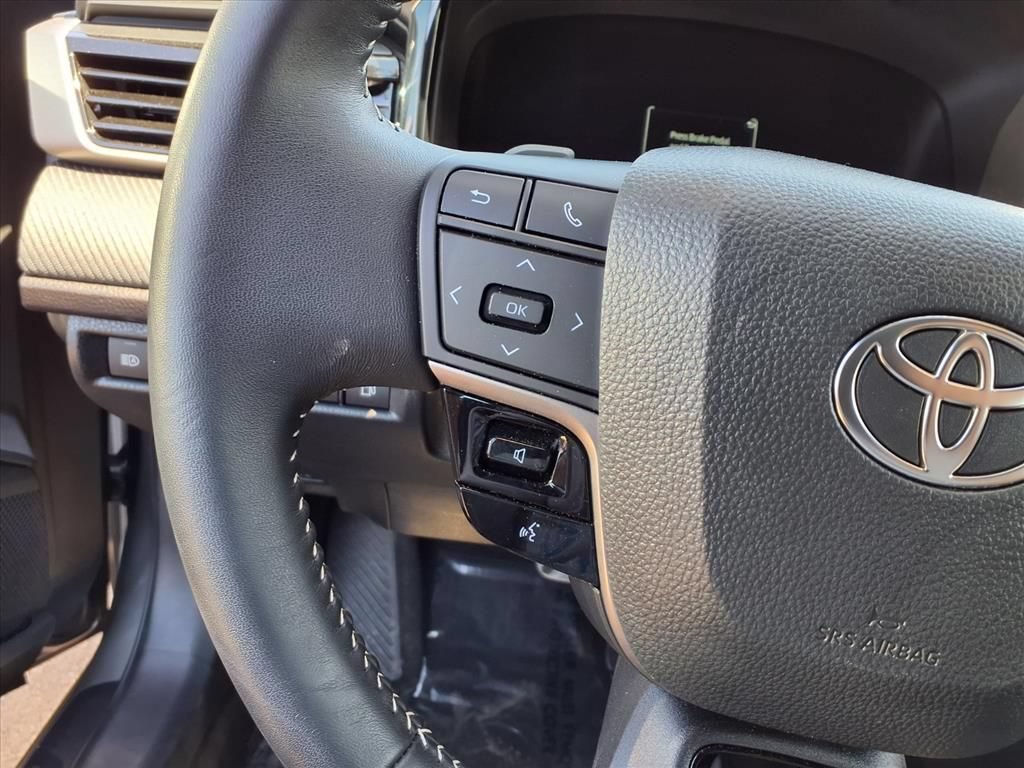 Used 2025 Toyota Camry SE FWD image 14