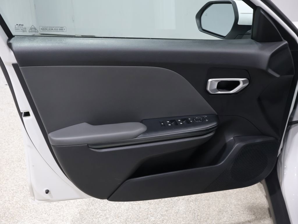 Used 2025 Kia K4 LXS image 13