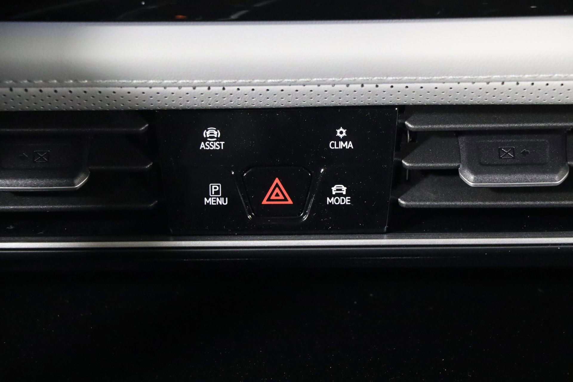 Used 2025 Volkswagen Atlas Peak Edition SE image 34