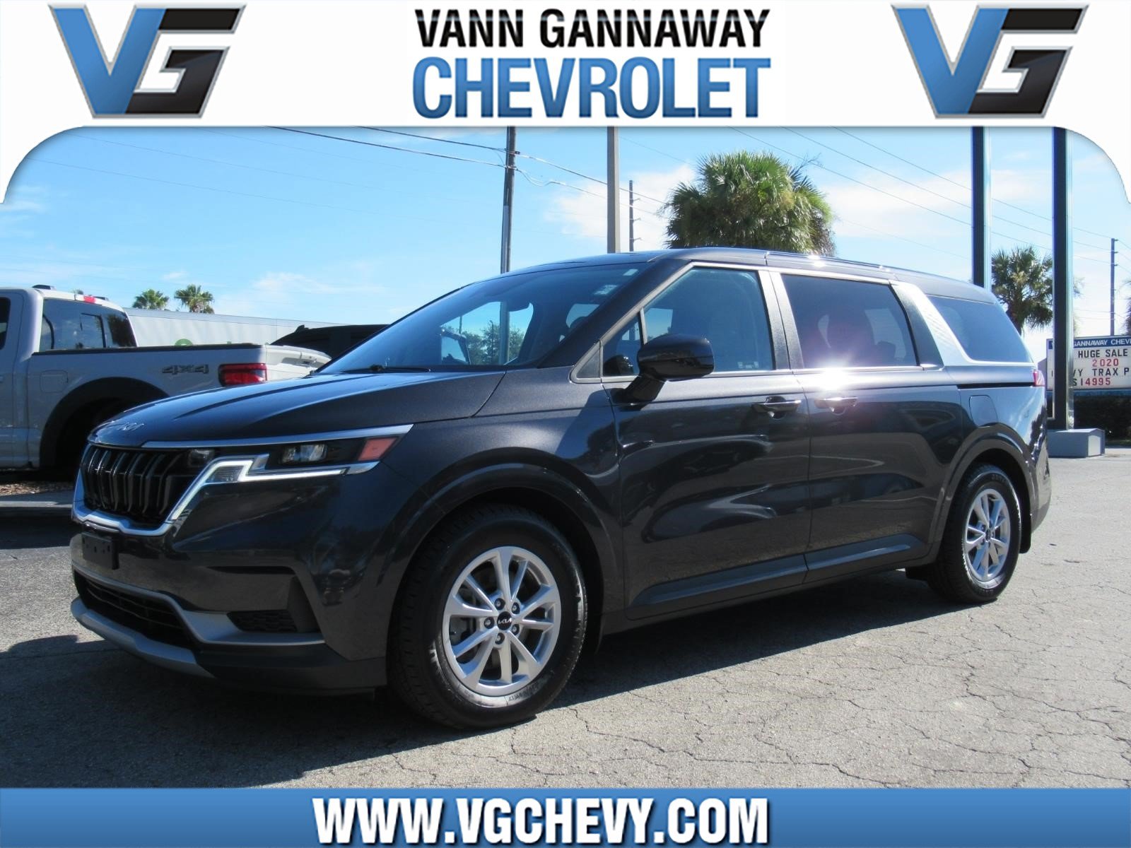 Used 2022 Kia Carnival LX FWD video 1