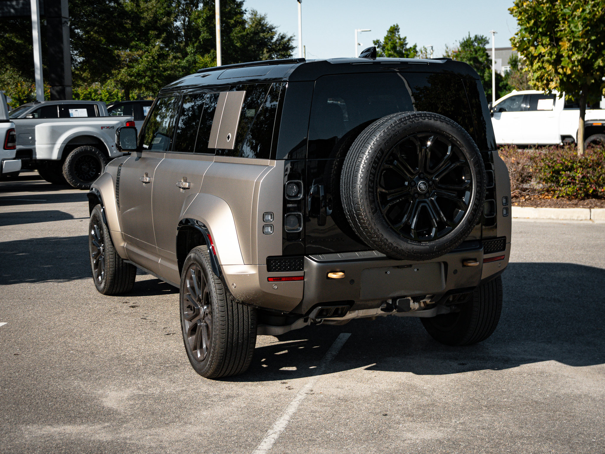 Used 2025 Land Rover Defender 110 image 10