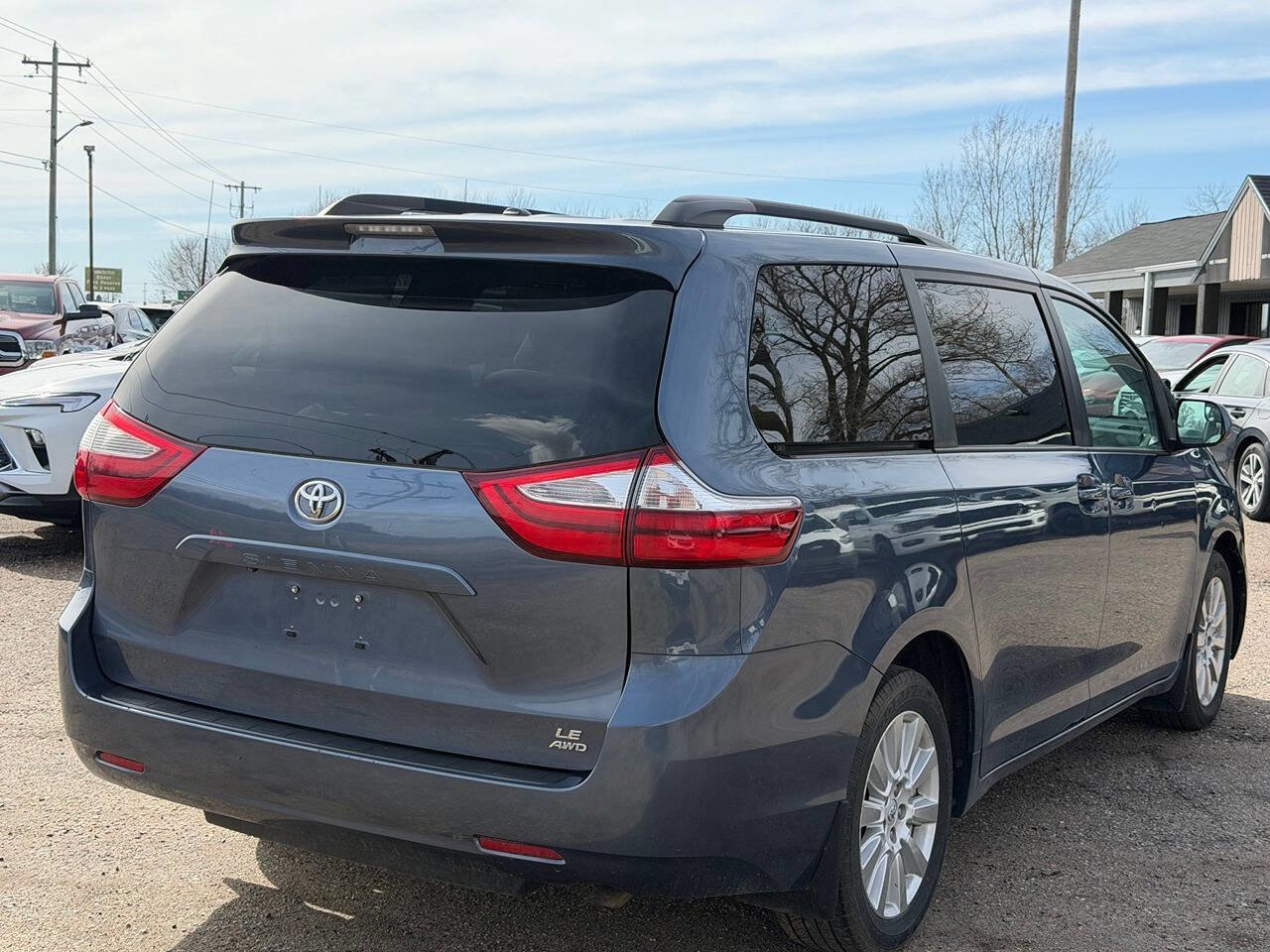 Used 2017 Toyota Sienna LE image 5