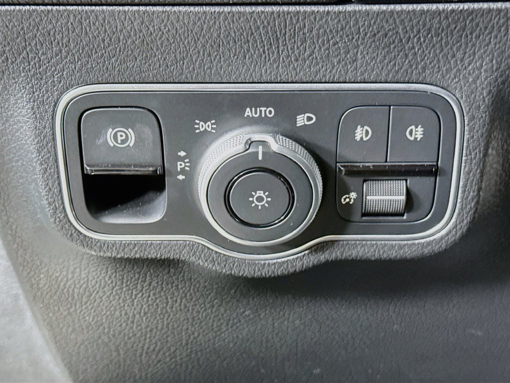 Used 2025 Mercedes-Benz GLA 250 image 10