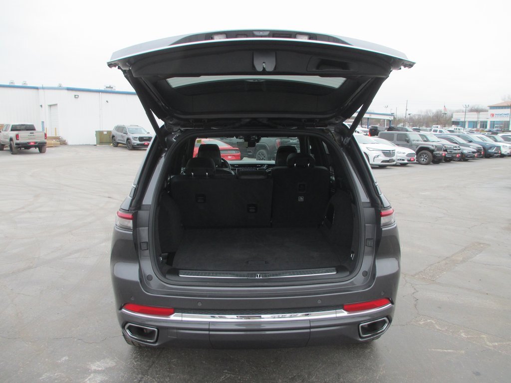 Used 2022 Jeep Grand Cherokee Overland w/ Luxury Tech Group IV image 6