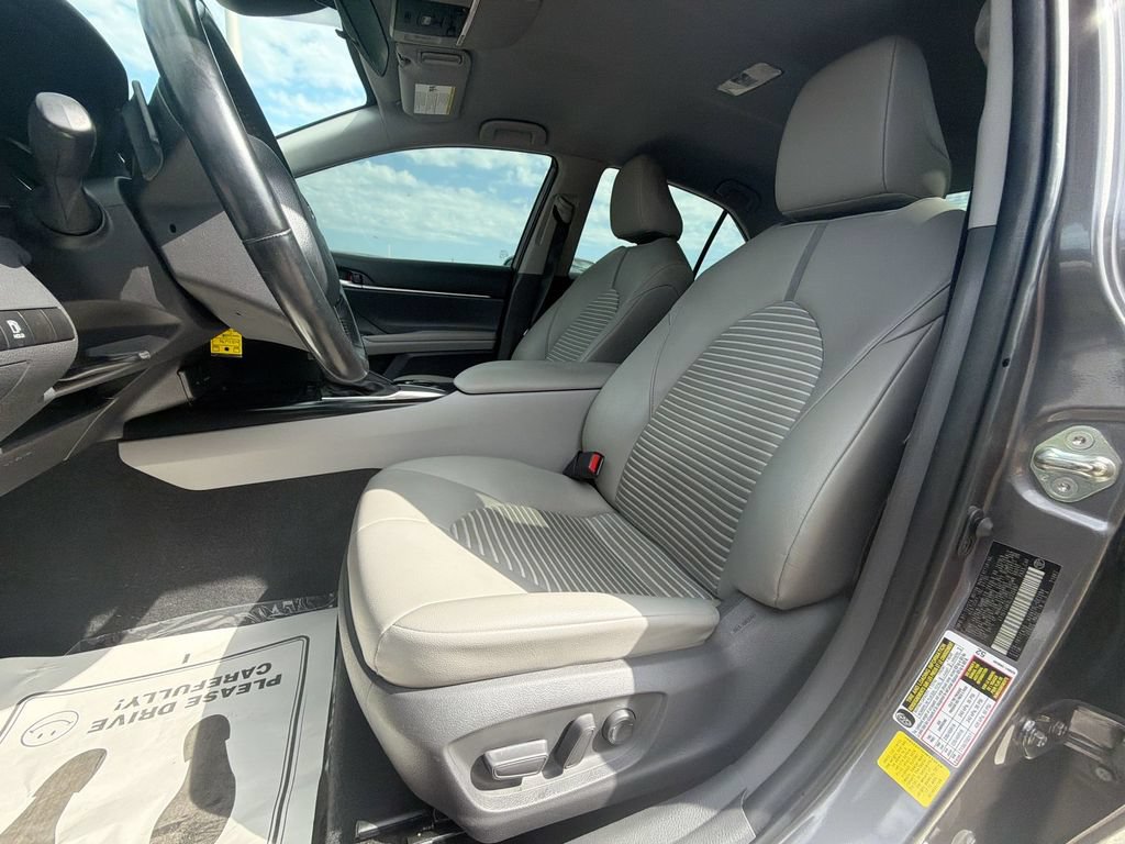 Used 2020 Toyota Camry SE FWD image 16