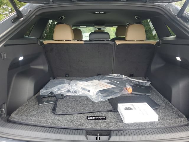 New 2026 Volkswagen Atlas Cross Sport SE FWD image 9