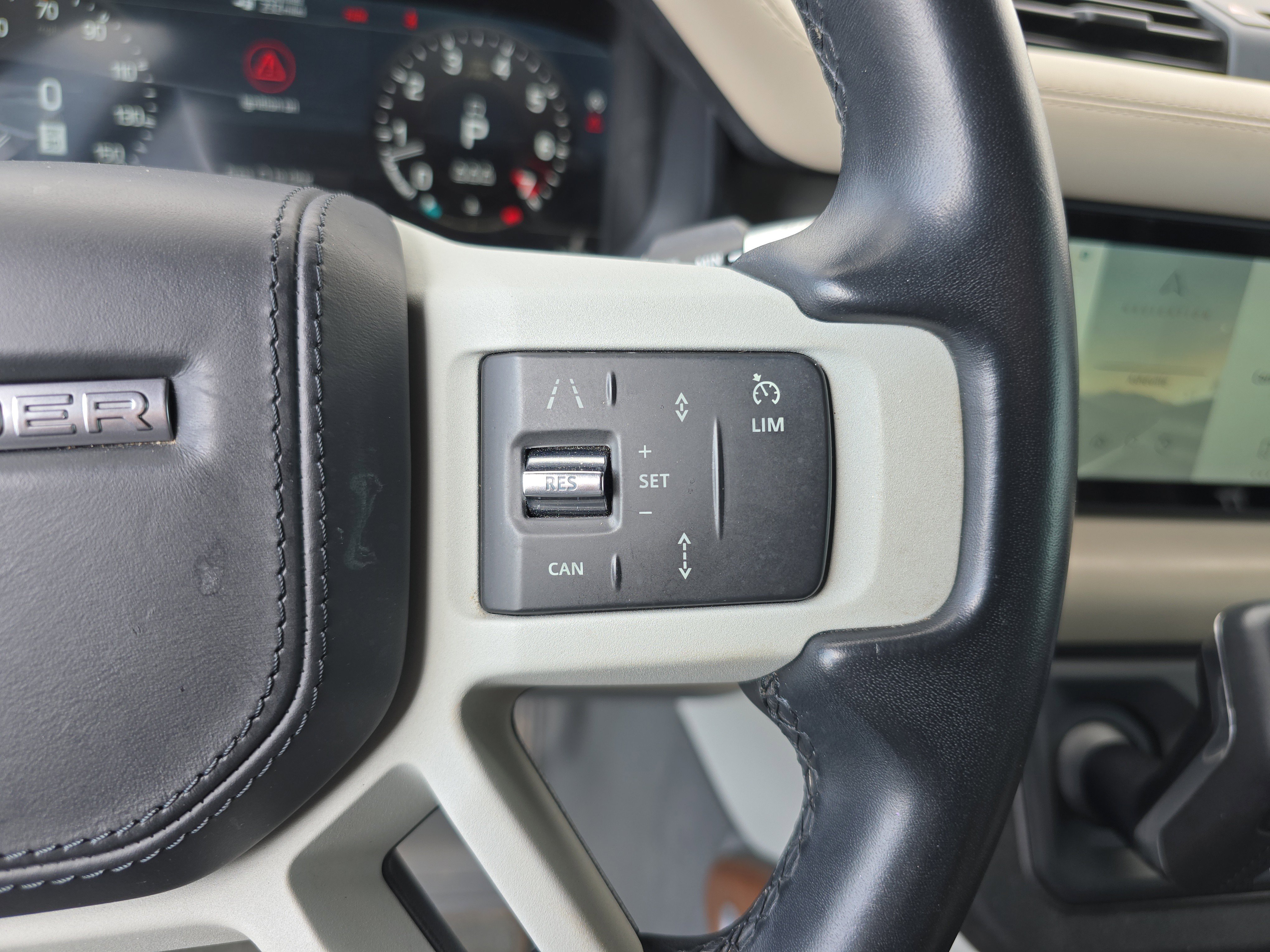 Used 2021 Land Rover Defender 110 X-Dynamic HSE image 32