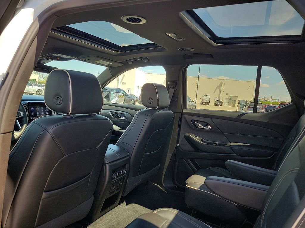 Used 2023 Chevrolet Traverse Premier w/ Redline Edition image 12