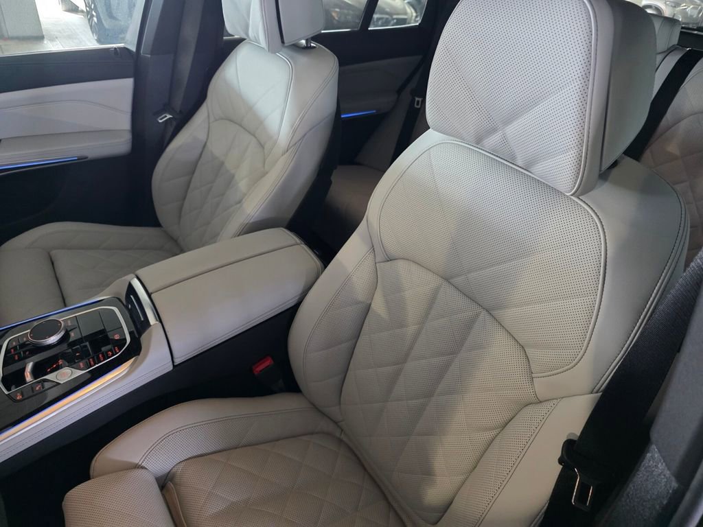 New 2026 BMW X5 xDrive40i w/ M Sport Package AWD/4WD image 9