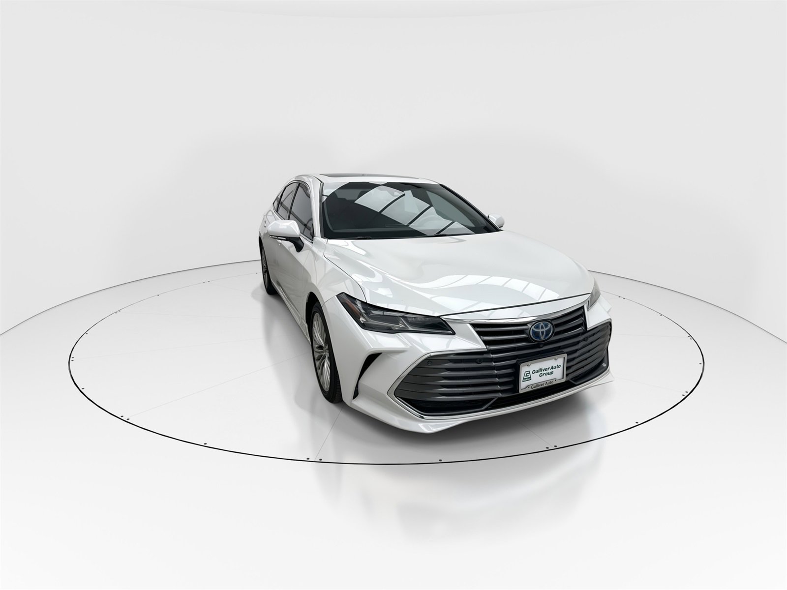 Used 2020 Toyota Avalon Limited image 2