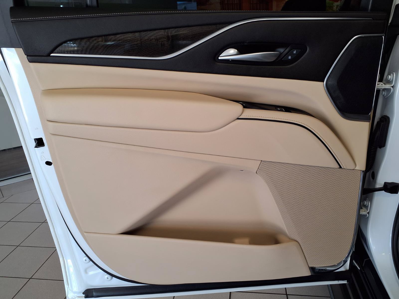 Certified 2024 Cadillac Escalade ESV Premium Luxury RWD image 19