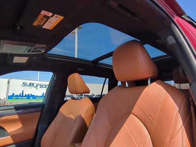 Used 2025 Toyota Highlander Platinum image 10