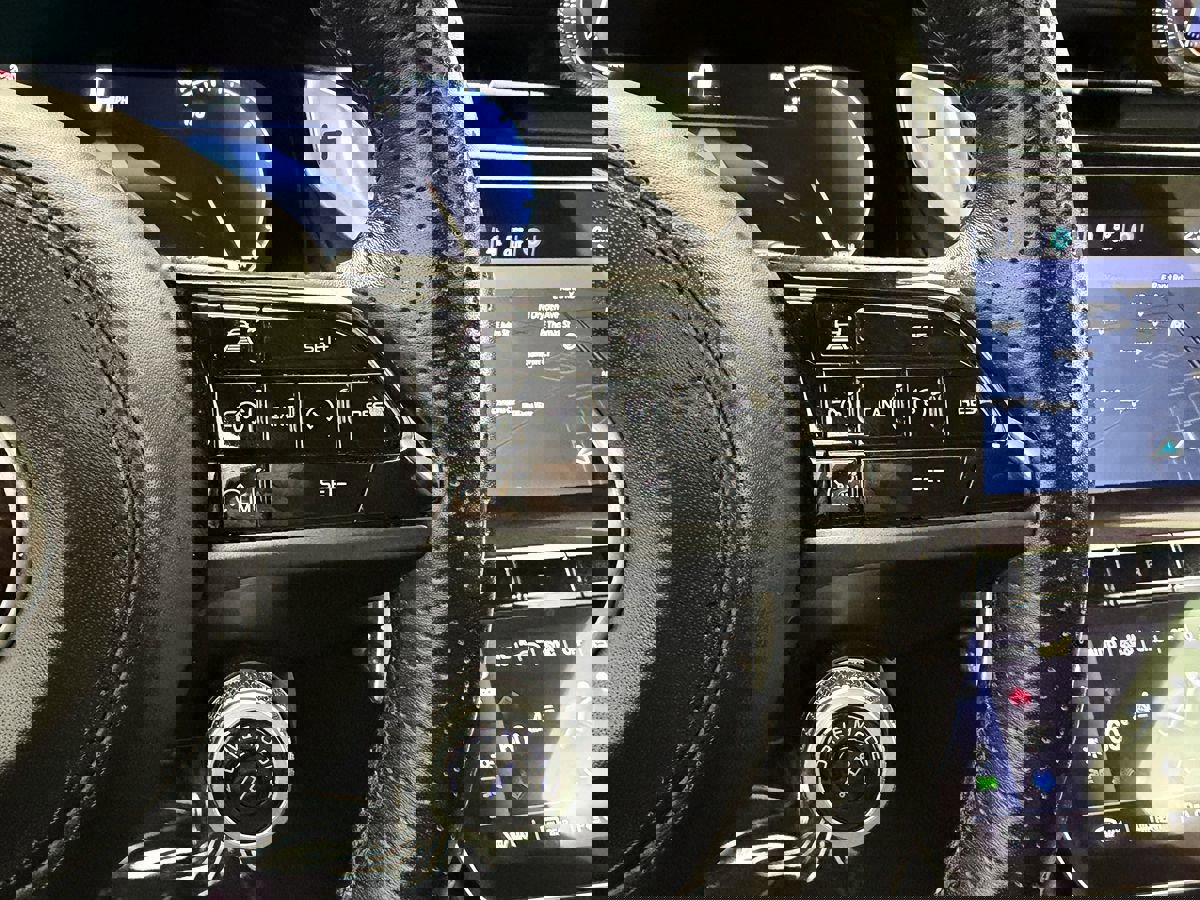 Used 2024 Maserati Grecale Modena image 16