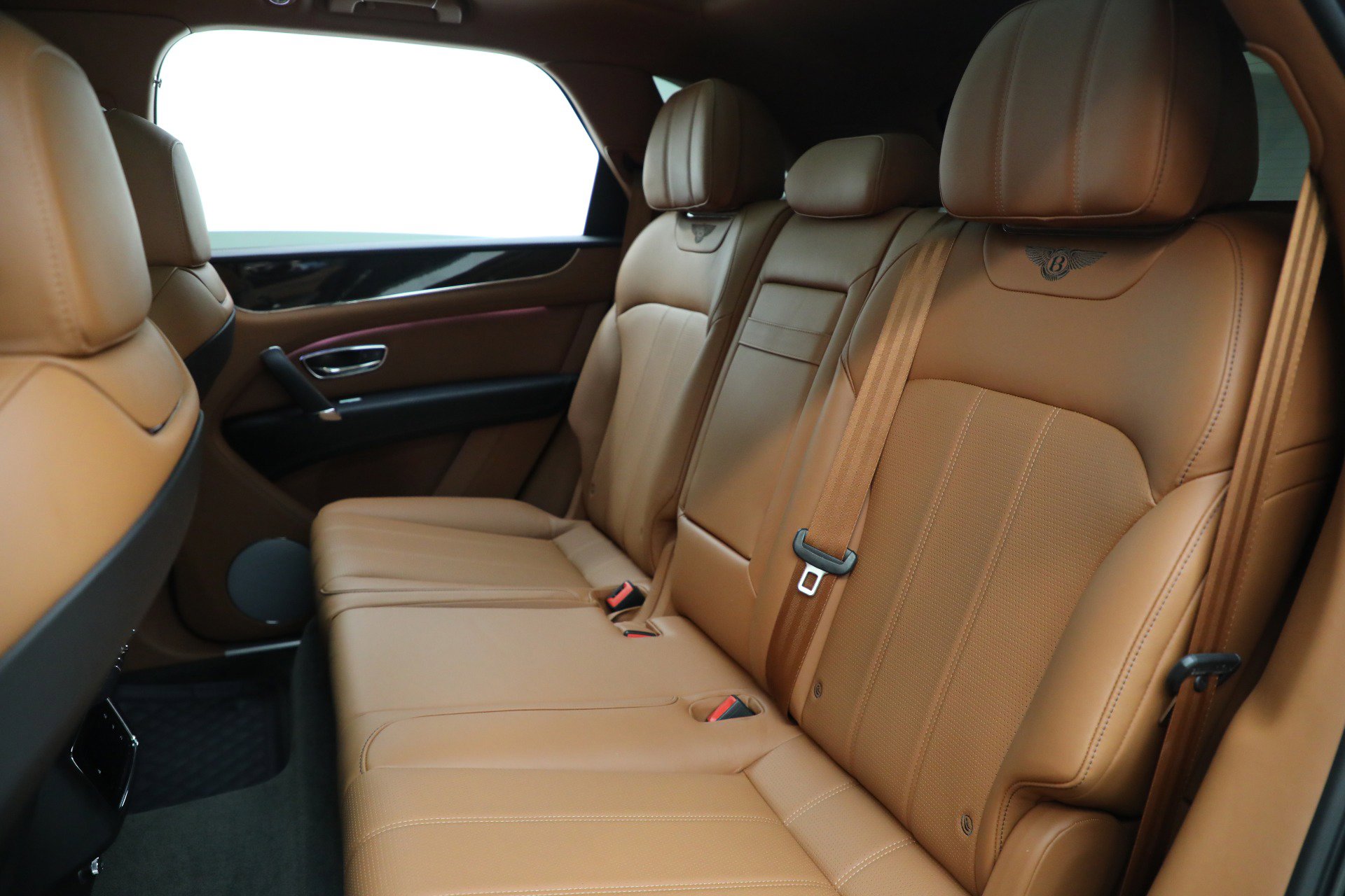 Certified 2018 Bentley Bentayga Onyx Edition image 22