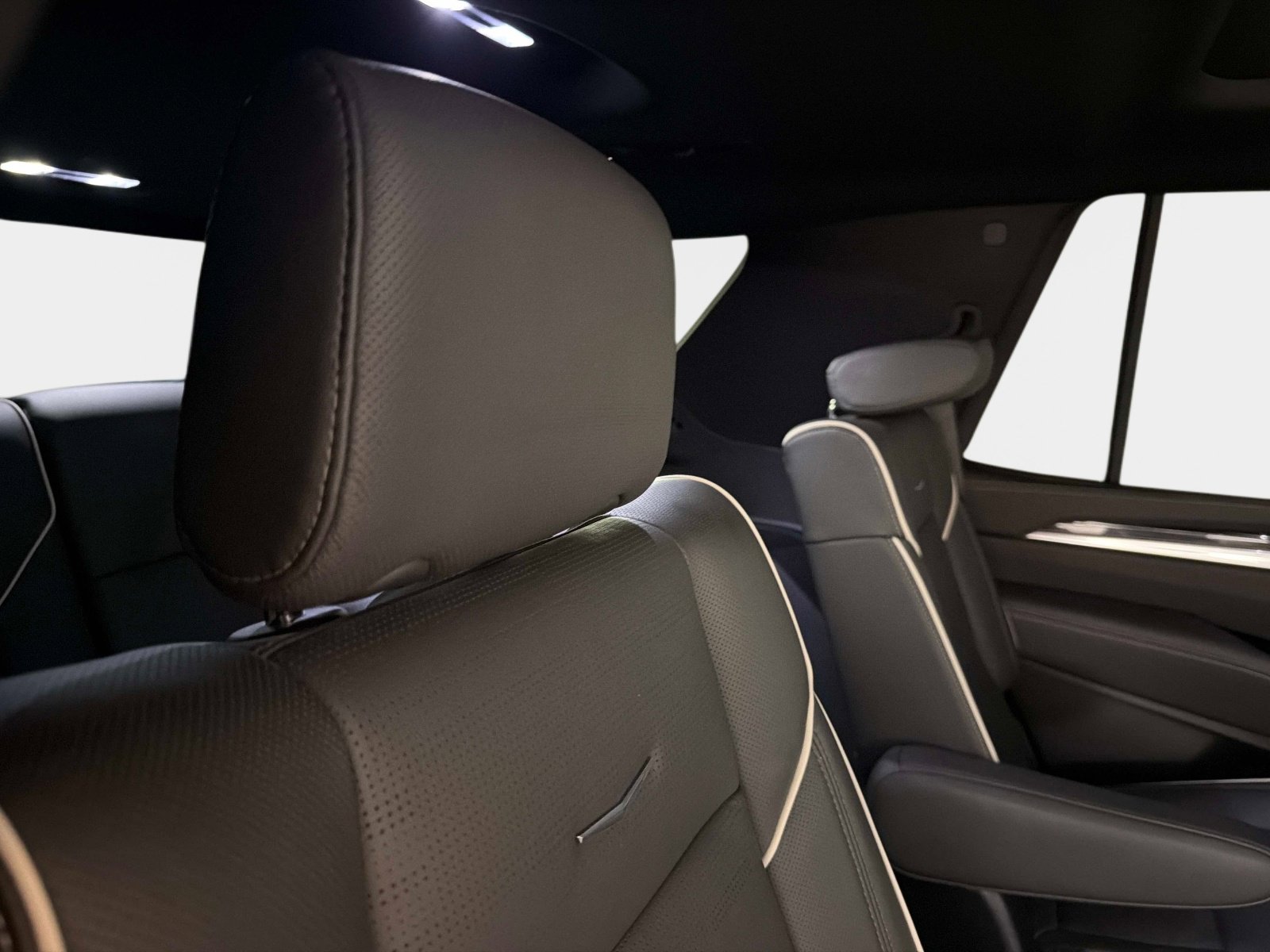 Used 2025 Cadillac Escalade Sport w/ Touring Package image 27