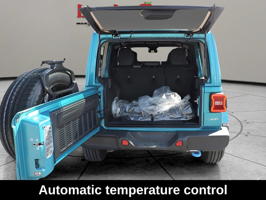 New 2024 Jeep Wrangler Unlimited Sahara w/ Technology Group AWD/4WD image 16