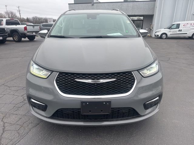 Used 2021 Chrysler Pacifica Limited w/ Premium & Safety Sphere Group image 3