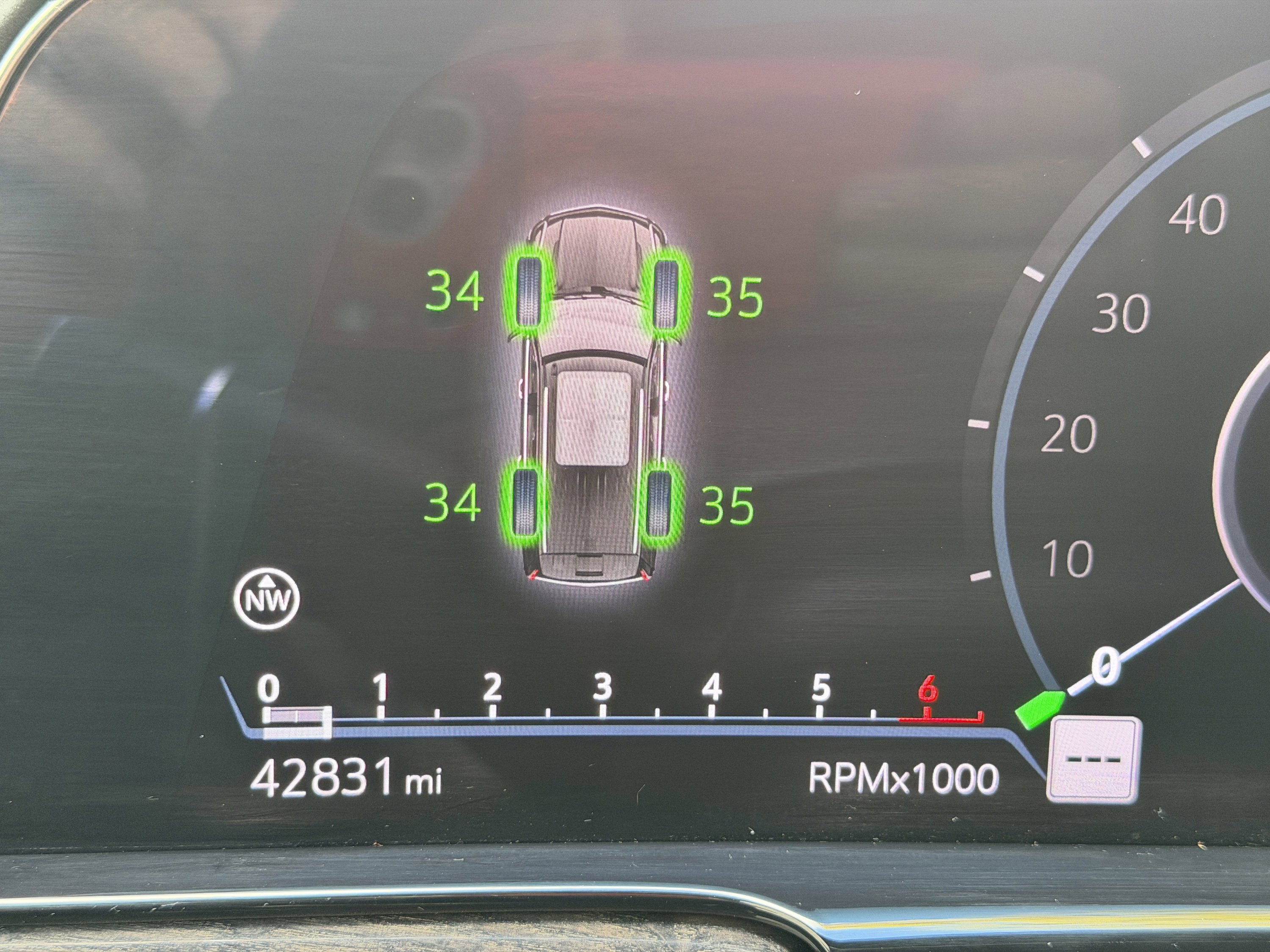 Used 2021 Cadillac Escalade ESV Premium Luxury w/ LPO, Illumination Package image 13