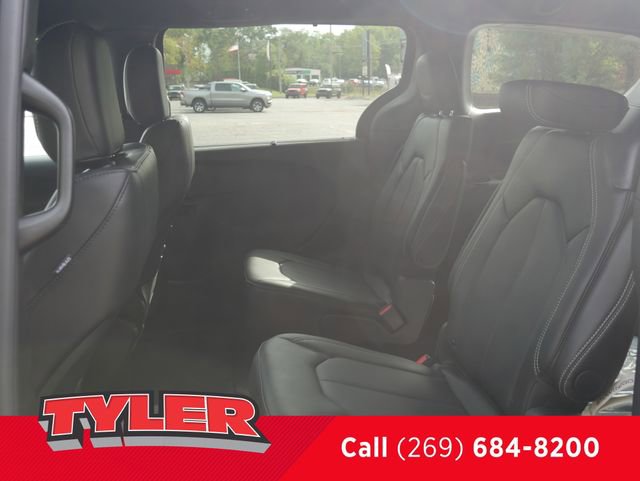 New 2026 Chrysler Pacifica Select FWD image 39