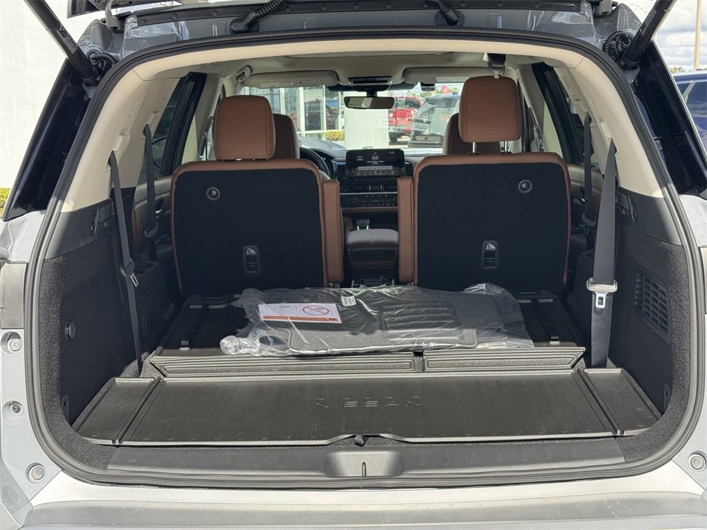 New 2025 Nissan Pathfinder Platinum w/ Lighting Package (N93) image 9