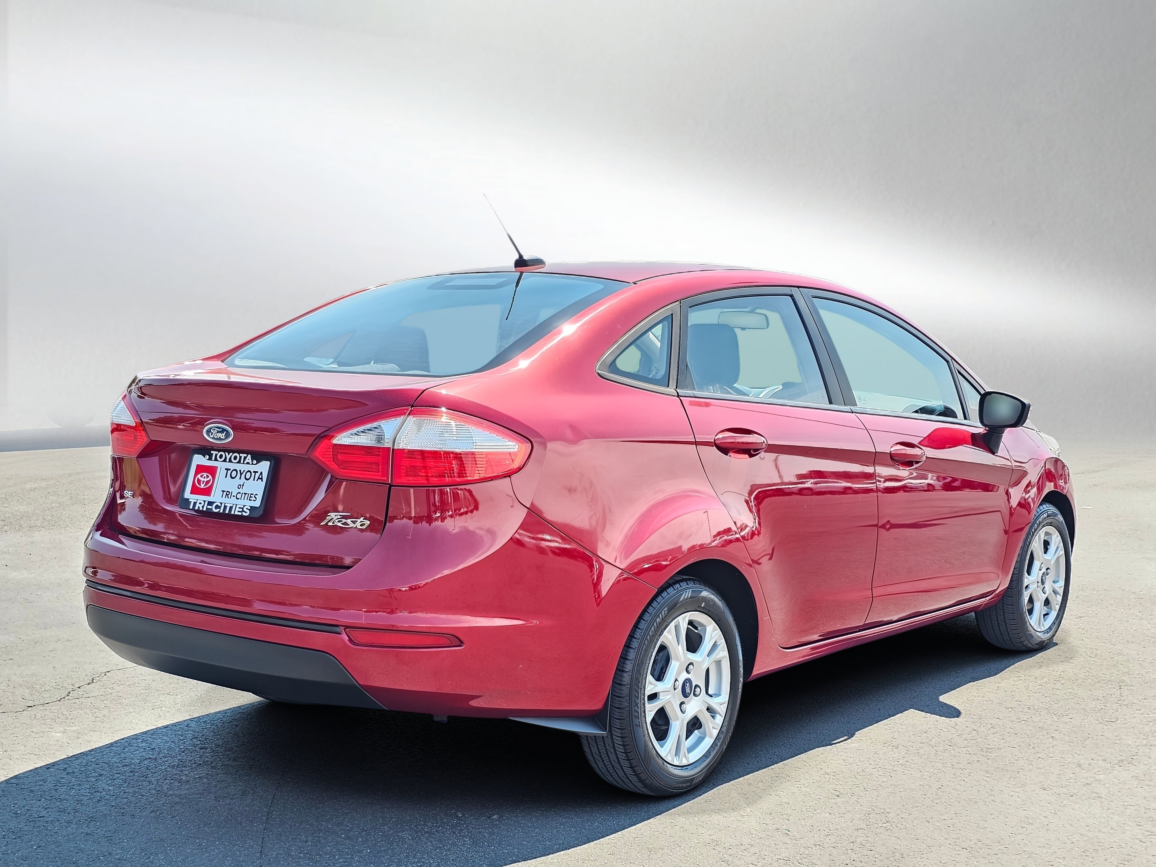 Used 2016 Ford Fiesta SE FWD image 5