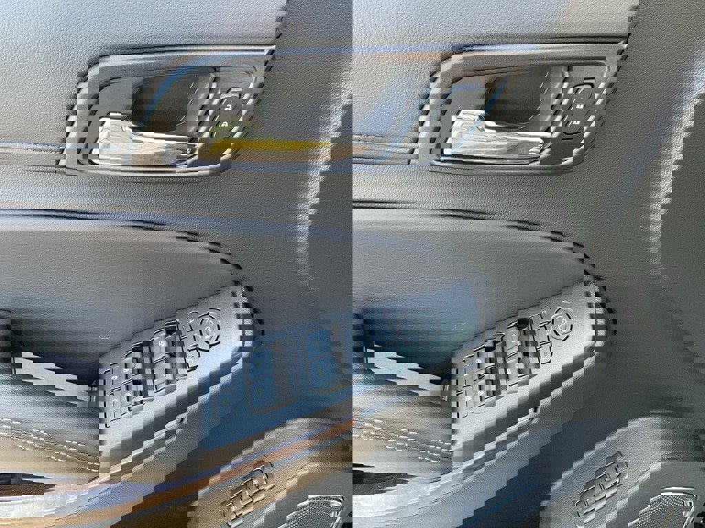 Used 2019 Chevrolet Tahoe LT w/ Luxury Package image 4