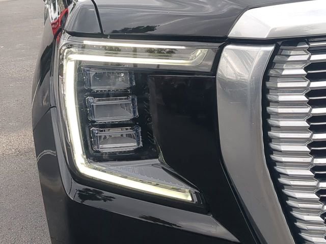 Used 2024 GMC Yukon Denali w/ Advanced Technology Package image 10