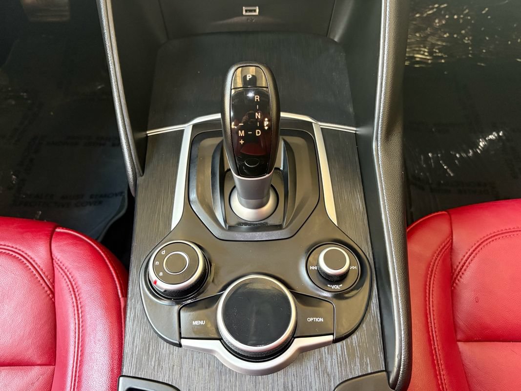 Used 2018 Alfa Romeo Giulia AWD image 12