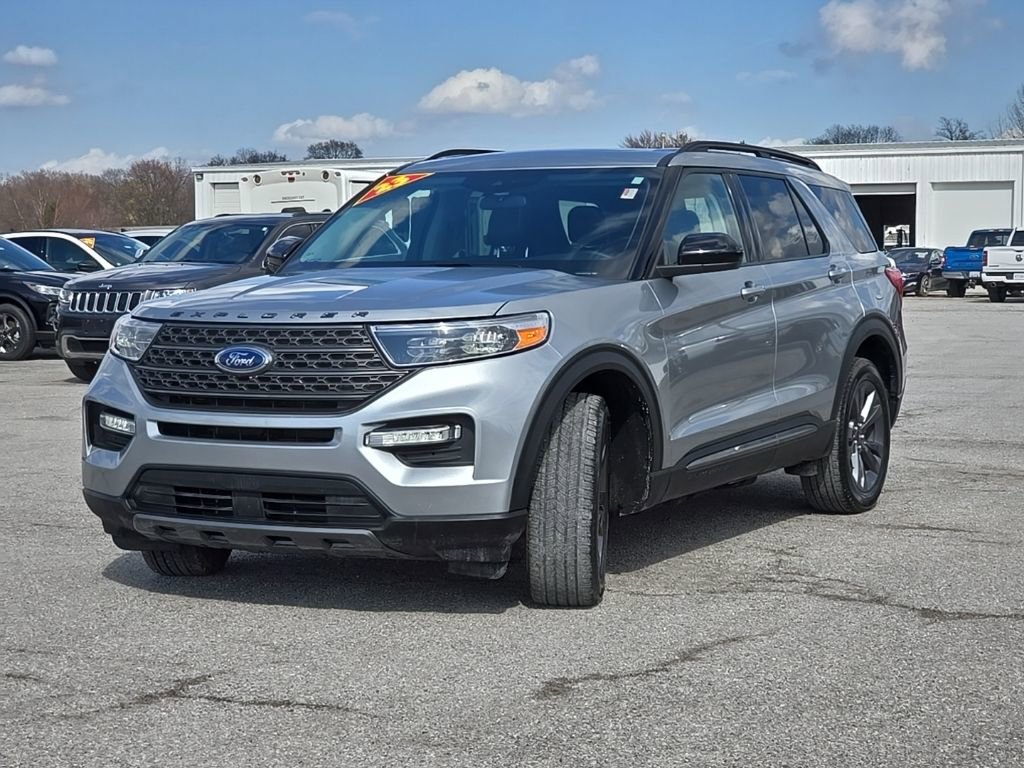 Used 2023 Ford Explorer XLT w/ Equipment Group 202A image 3
