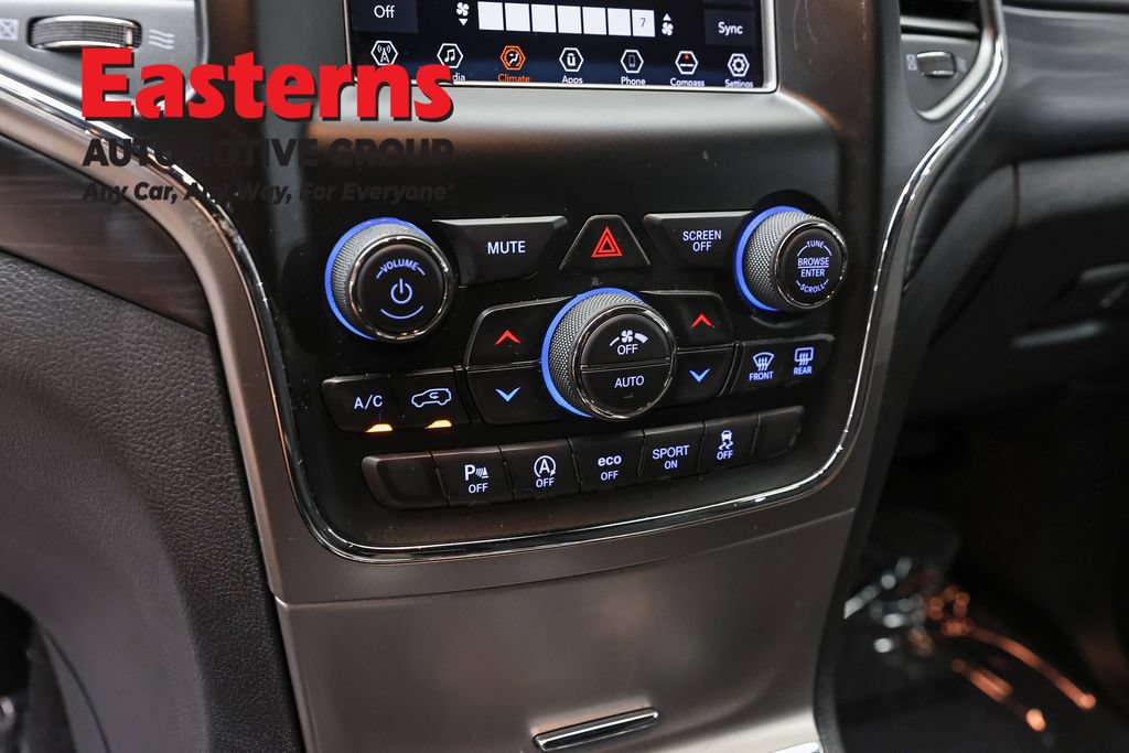Used 2020 Jeep Grand Cherokee Laredo AWD/4WD image 19