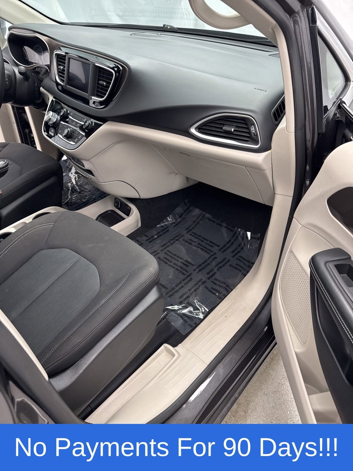 Used 2022 Chrysler Voyager LX FWD image 22