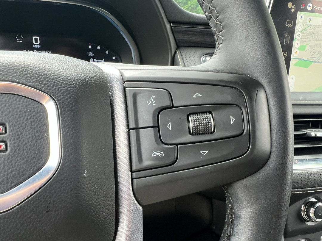 Used 2024 GMC Yukon SLT w/ SLT Luxury Package image 22