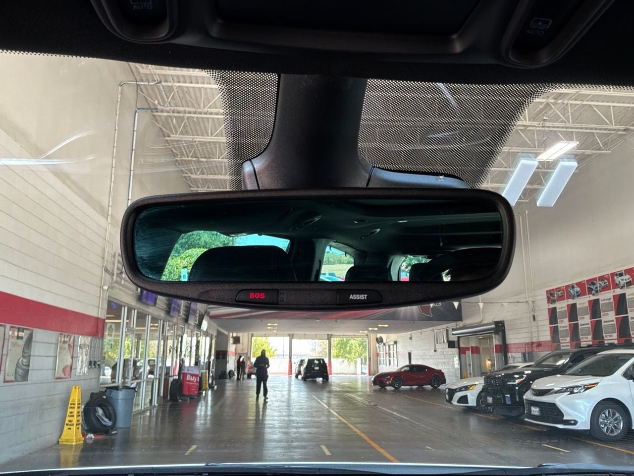 Used 2025 Chrysler Pacifica Limited FWD image 26