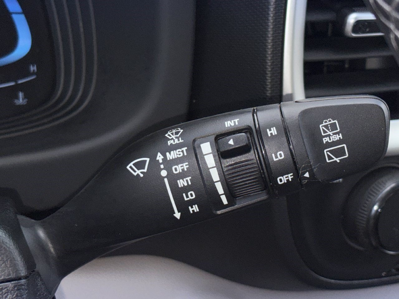Used 2026 Hyundai Venue SEL FWD image 14