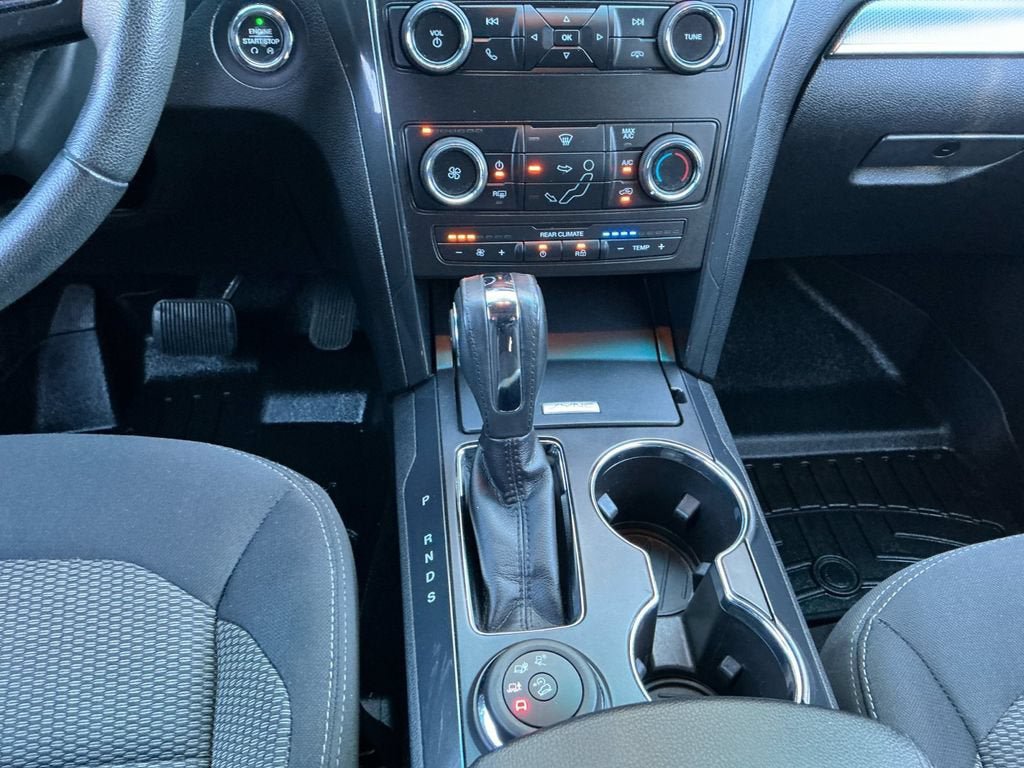 Used 2018 Ford Explorer XLT AWD/4WD image 13