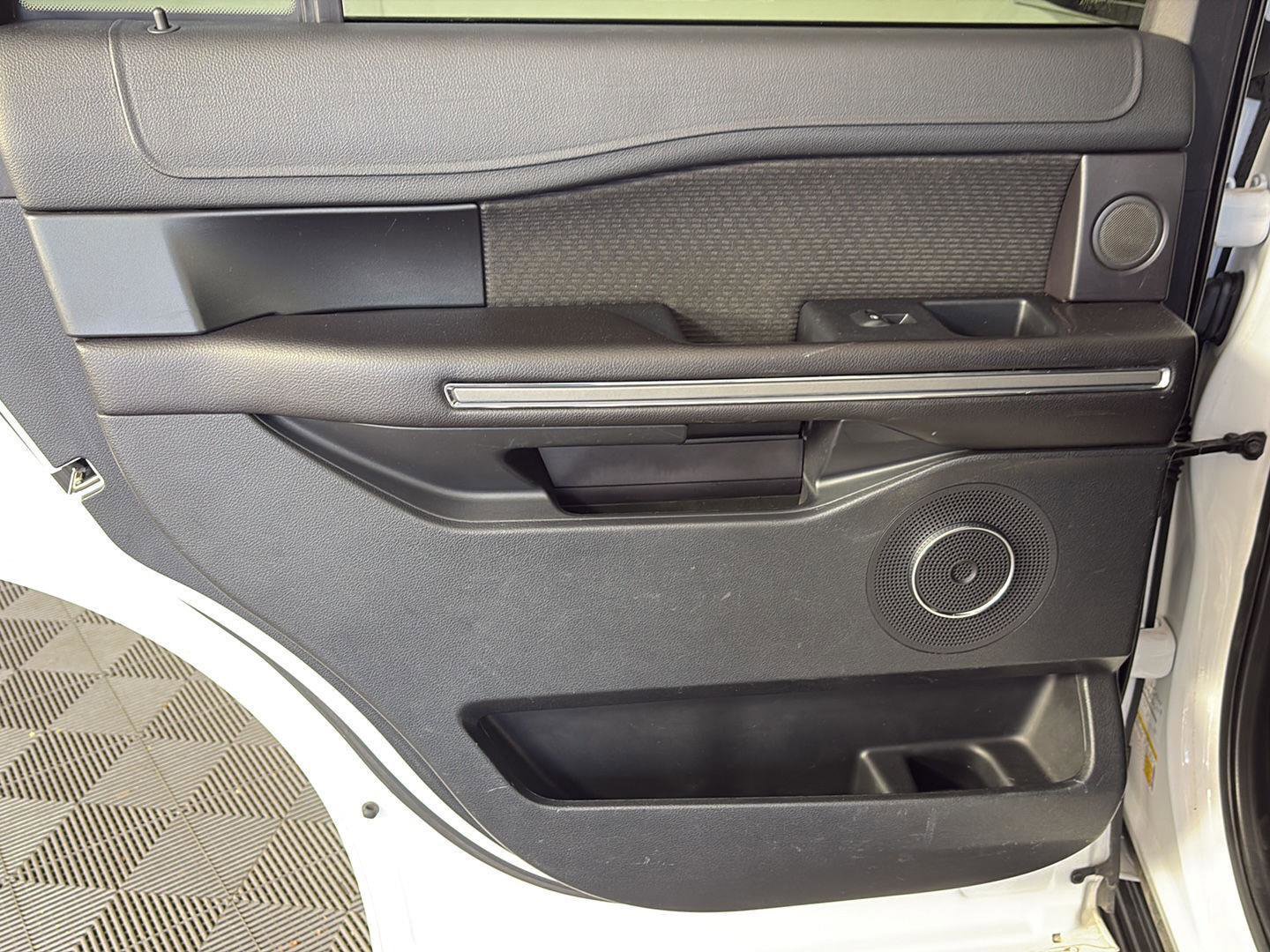 Used 2018 Ford Expedition XLT image 23